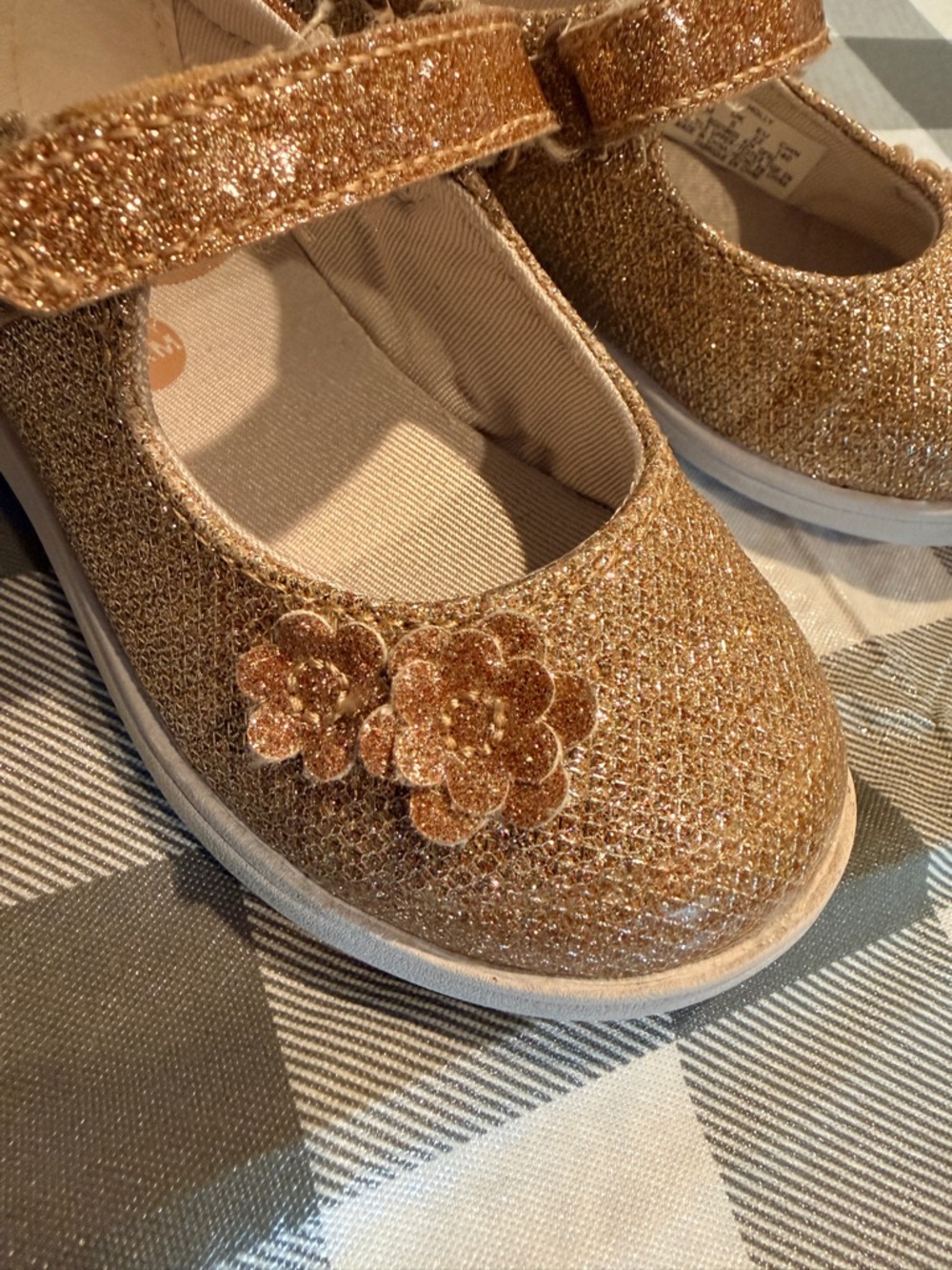 Girls' Glitter Mary Jane Shoes with Flower Accent - Gold